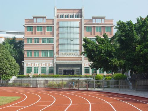 佛冈县第一中学的学校简介