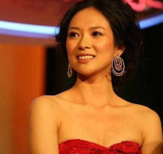 章子怡身价最高,一级女演员,但她的母亲的本事更大