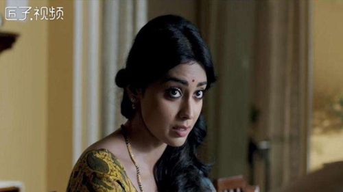 伊西塔·杜塔饰安玖,安玖是维杰和娜迪妮的大女儿,一家人原本生活和睦