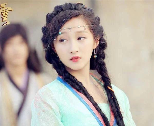 都说关晓彤不演古装剧,看到她穿上古装的样子,气质不输赵丽颖