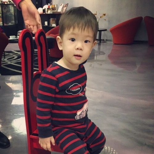 嗯哼大王 爸爸回来了 萌娃萌萌哒(○" 3′○) 头像