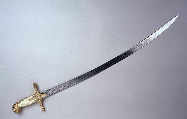 西方近代军队却最爱佩戴中亚风格刀剑,这种武器风靡欧洲