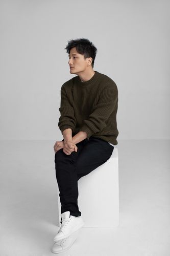 尹子维最新写真曝光 自由随性尽显儒雅气质