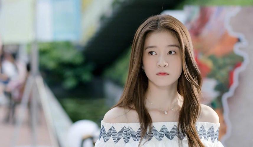 在节目上张雪迎形容杨紫是"头大,鼻子塌,眼睛圆,皮肤黑",也让许多网友