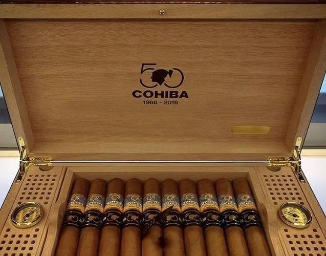 高希霸50周年1966刚上市的时候,我第一时间购买了一盒,当时购买的价格