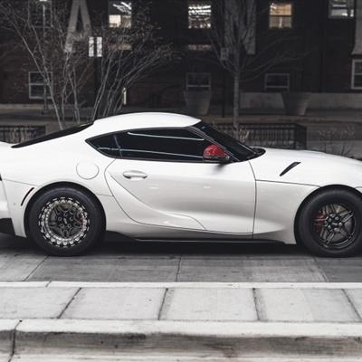 炫酷跑车微信头像 白色的丰田跑车头像