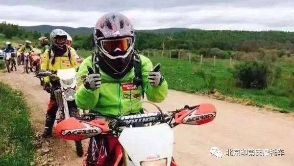 "骑行安全胜于天"—— 北京印第安车主会美女骑行官为您保驾护航