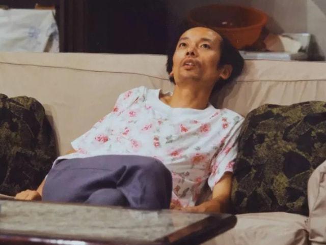 葛优在5年前突然成了"网红",只因有网友拿他在情景喜剧《我爱我家》里