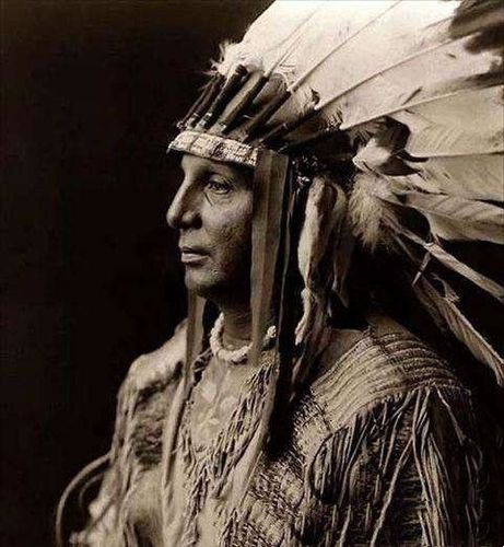 现在代表着他:印第安部落,最后一个男人.