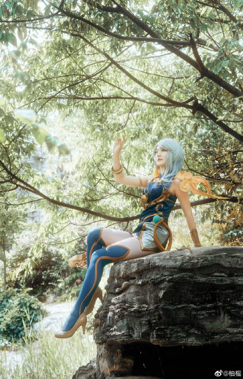 英雄联盟同人: 来自@柚榣 的春晖神女 拉克丝cos作品.