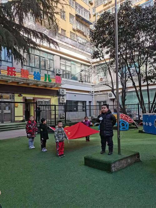 雁塔区嘉乐堡幼儿园小一班升国旗仪式