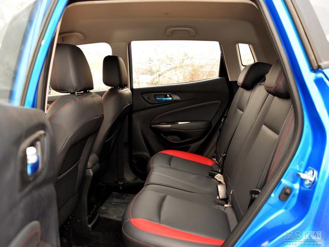 长安cs15 2016款 1.5l mt时尚型--后排腿部空间 / 92