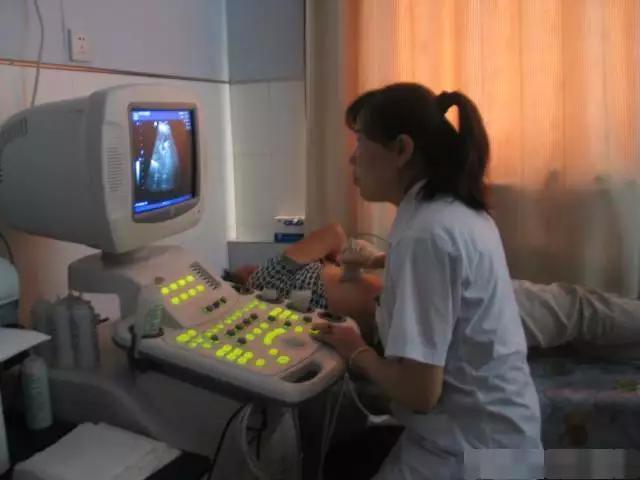 做阴超被一群人围观太尴尬了,就算憋尿再困难也不做阴超了