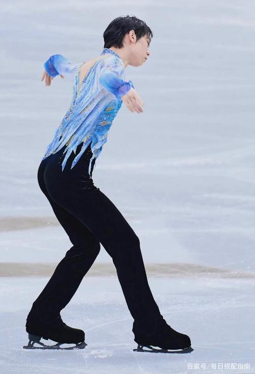 【引子与回旋随想曲】在2022年冬奥会上的短节目中,羽生结弦则是选择