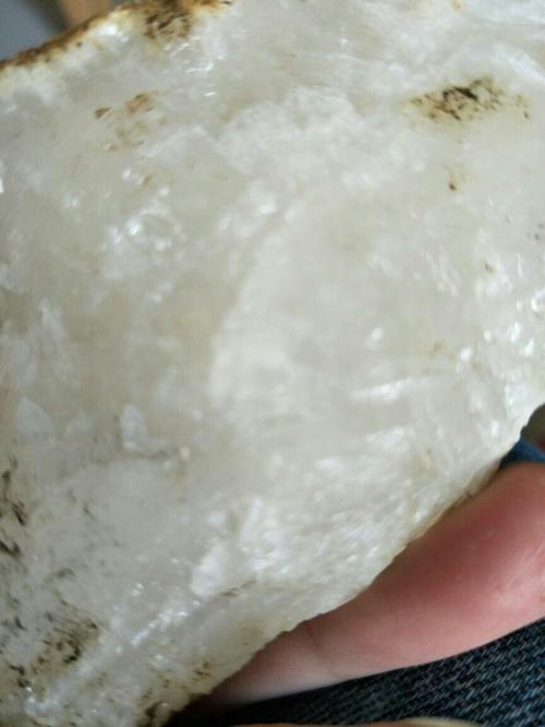 山洞里面发现的纯白色的石头,家乡话叫"星秀石"!