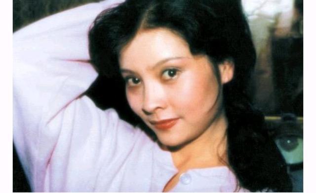 经历过一段失败婚姻的梁丹妮再一次遇见爱情的时候显然更理性一些了