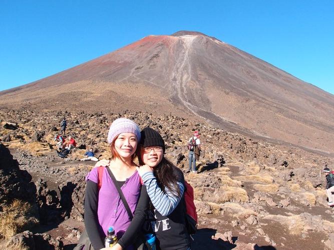 中的燃烧着熊熊烈火,可以摧毁魔戒的末日山脉"魔多山",鲁阿佩胡火山
