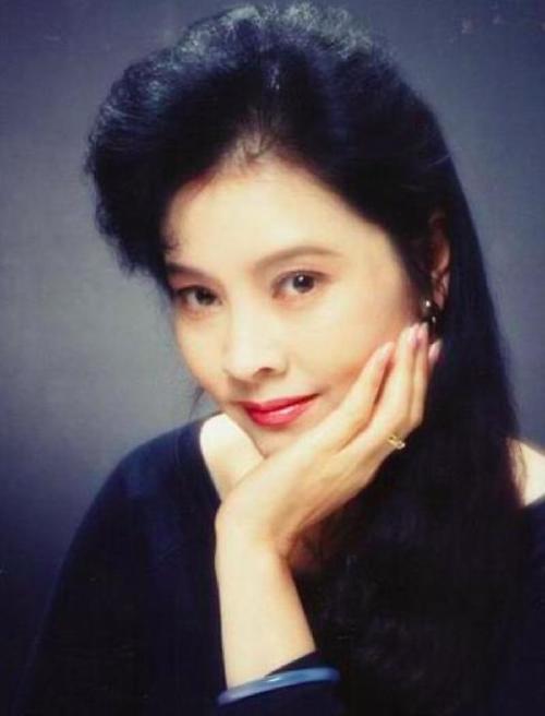 梁丹妮比冯远征大几岁(65岁的梁丹妮与57岁冯远征)