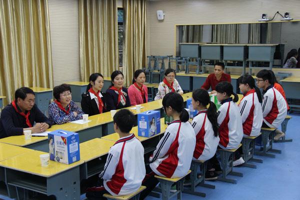 东风五中启动"爱心妈妈"与留守儿童结对帮扶活动
