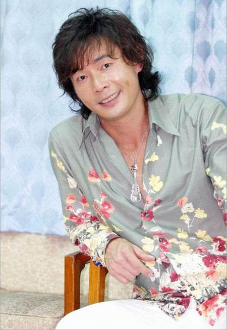 可是黄品源在缓过来以后,居然背叛了自己同甘共苦的妻子,出轨了
