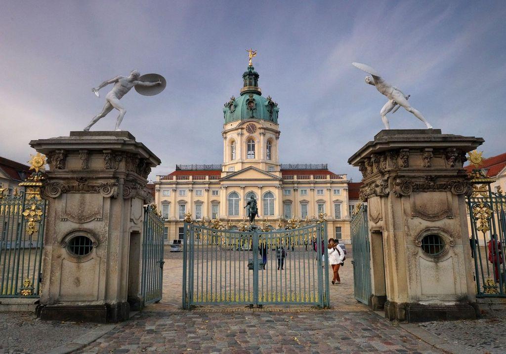 这座名为"忘忧"的美丽宫殿,与德国近代战火不断的历史,正好构成极为