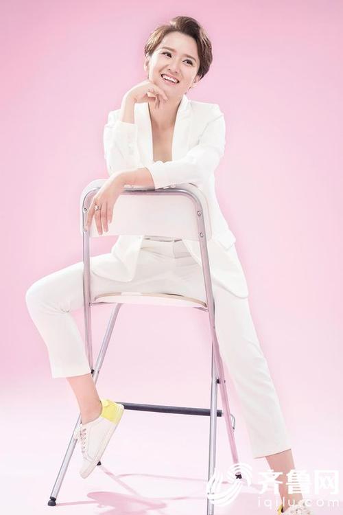 山东广播电视台主持人李莎写真照