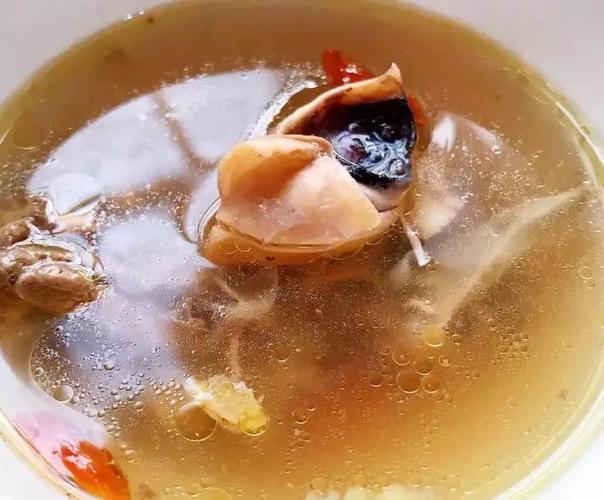 炖土鸡墨鱼