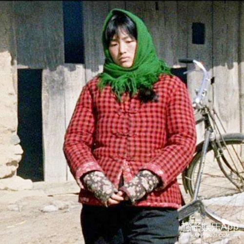 九妹这身造型是娜姐抹不去的"光辉事迹",这高原红绝对村姑标配.