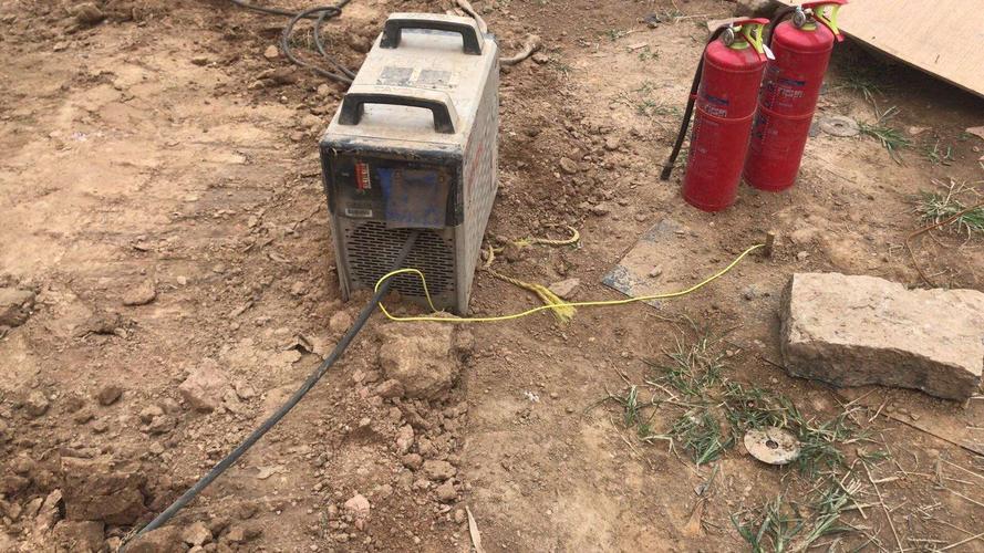 2,26万吨甲醛施工现场一电焊机未设置接地线,已完成整改.