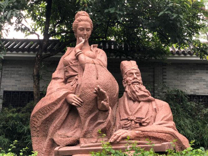 王朝云,字子霞,浙江钱塘人, 1094年她随着苏东坡来到惠州,两年之后,她