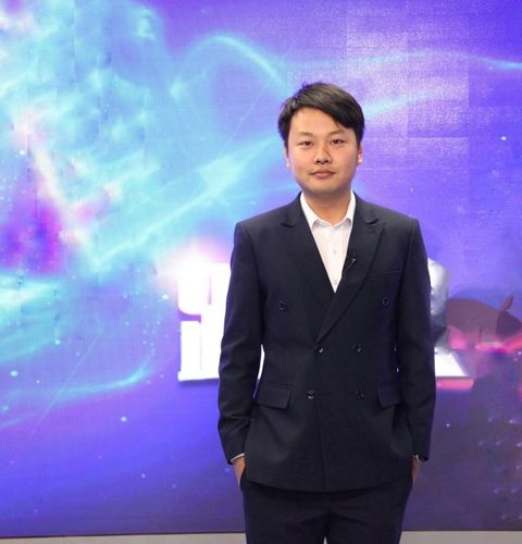 (鑫海矿装董秘张中一)