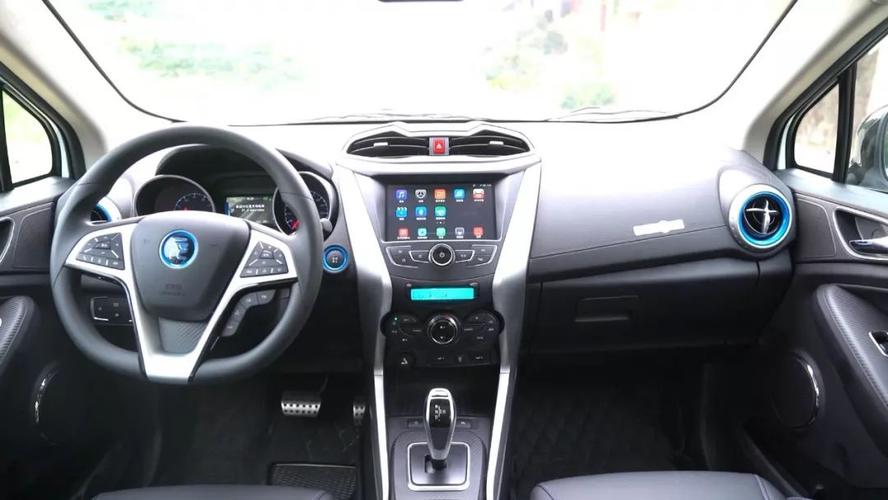 比亚迪元ev360内饰