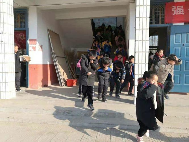 武盛庄小学进行冬季消防安全演练