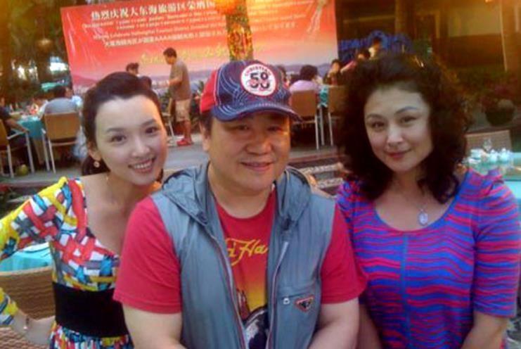 "刘大脑袋"刘流近照,老婆颜值不输谢大脚,女儿嫁东北富豪