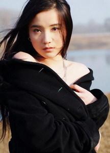 中国女演员,因有同名的前辈女演员宋佳,故多被媒体称为"小宋佳"