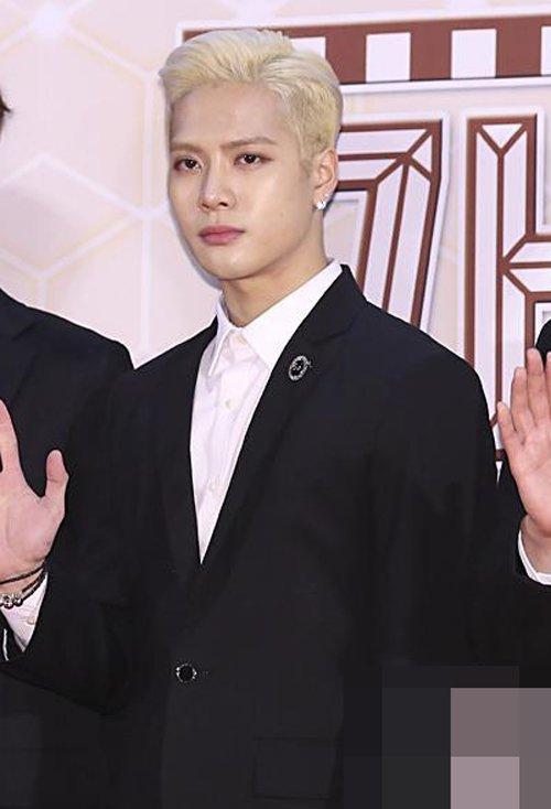 王嘉尔三七分刘海发型弄时髦洋气刘海发型