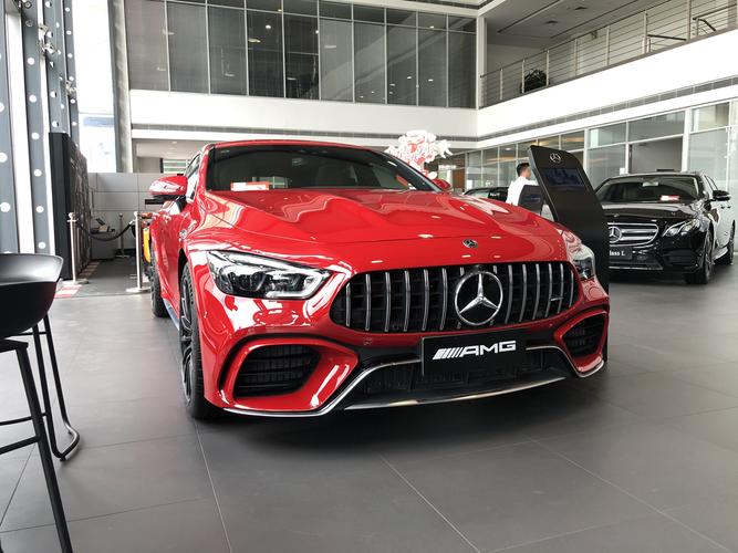 奔驰gt63s amg 木星红/松露棕 现车优惠12.4万元