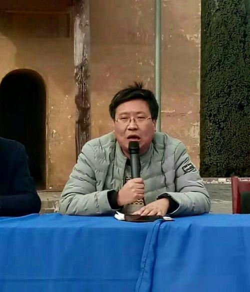 会议由王宏副校长主持.
