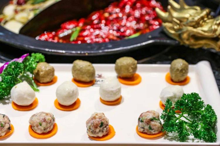 三种不同口味的丸子组合到一块,不仅仅是摆盘好看那么简单, 口感也是