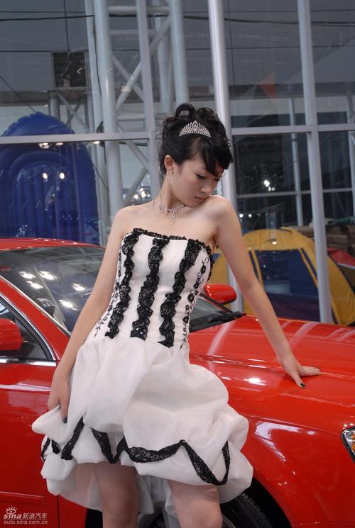 哈尔滨车展美女模特图