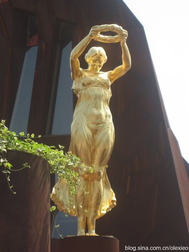 卢森堡,金色少女——的确很漂亮.