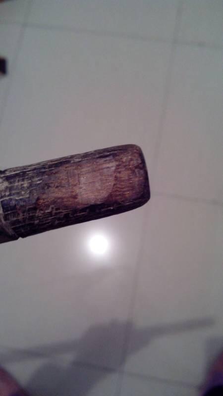 几十年的老秤杆,刮开皮子后能看到金星,请问这是什么材质的