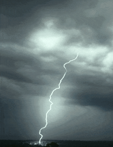 雷电中的怒目神像许昌杜半仙雨夜救人