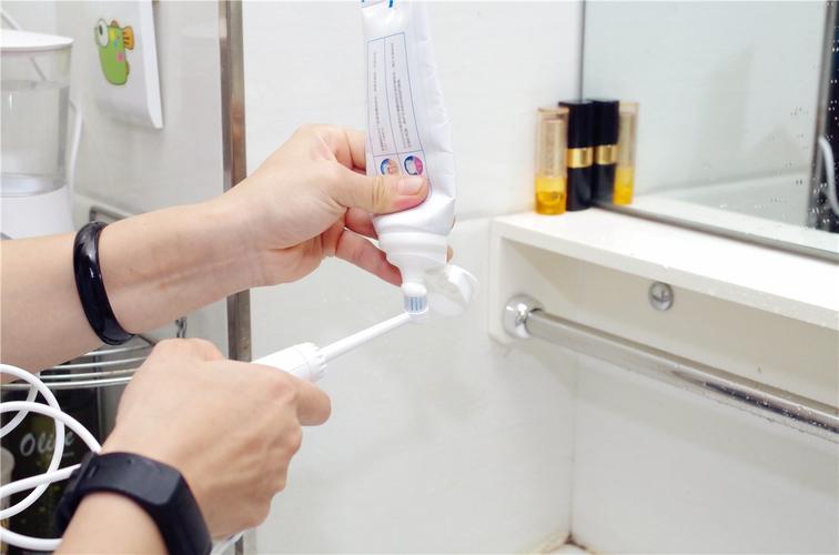 洁碧水牙线:1分钟洁齿护龈美白牙齿