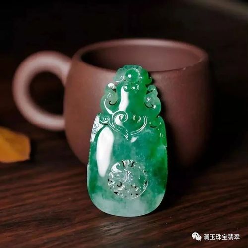 鉴赏翡翠仿古牌