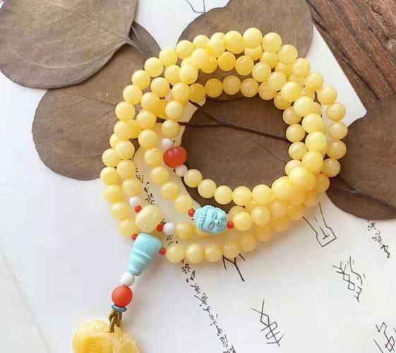 蜜蜡手串如何盘玩保养教你价格小方法越玩越亮