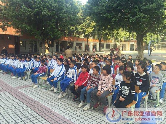 南海区大沥镇邵边小学举行四年级全体同学读书汇报会