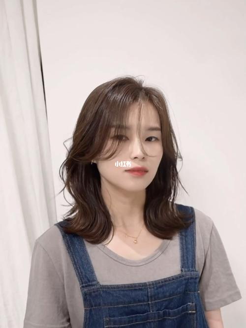 法式卷八字刘海_八字刘海_法式卷_卷发_掉色_脸型_时尚_发型