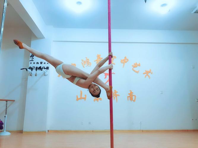 山东济南市酒吧钢管舞喜迎顾客