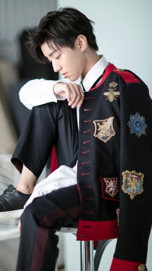 王俊凯 #tfboys 时尚芭莎封面拍摄花絮 高清 帅气